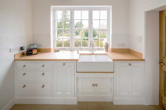 traditional country style with the requirements of a contemporary kitchen