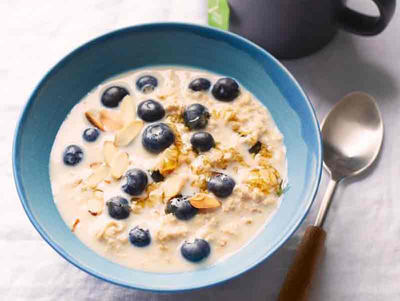 No-Cook Blueberry-Almond Oatmeal